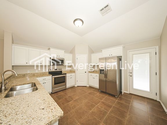 5th image of 10701 SE 26th St