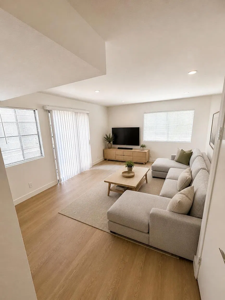12121 Moorpark St — Photo 1