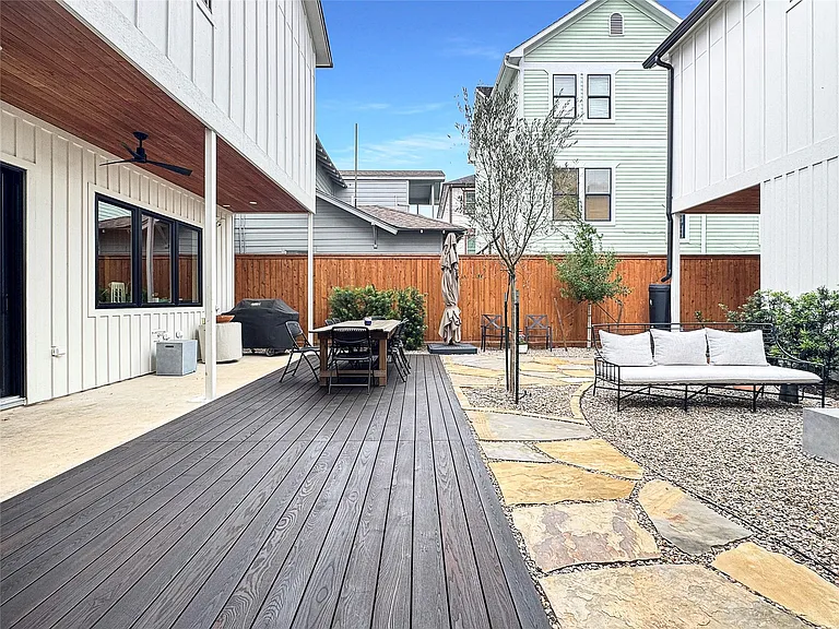 408 Pecore St — Photo 33