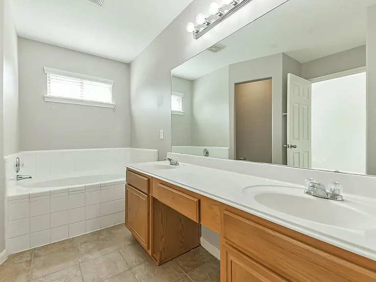13831 Hillingdale Ln — Photo 22