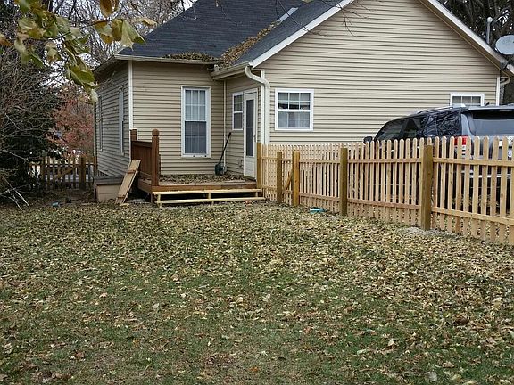 3rd image of 205 W Kaskaskia St
