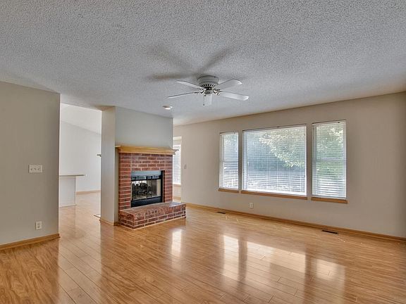 5th image of 1835 N Lakeside Dr