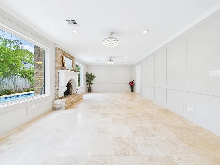 702 Daria Ct — Photo 18