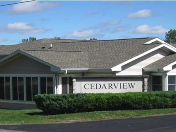 1007 Cedarview Dr, Vinton, IA 52349