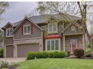 7335 Cottonwood St, Shawnee, KS 66216