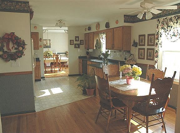 Kitchen Breakfast Area