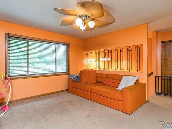 3rd image of 5201 S Drexel Dr
