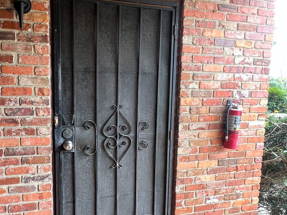 1st image of 305 Broward St APT 3