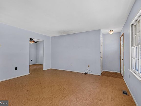 3rd image of 6954 Heather Dr