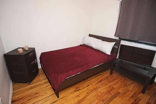 Rented by Nooklyn NYC LLC | media 23