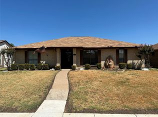 625 Roundtree Dr, Mesquite, TX 75150