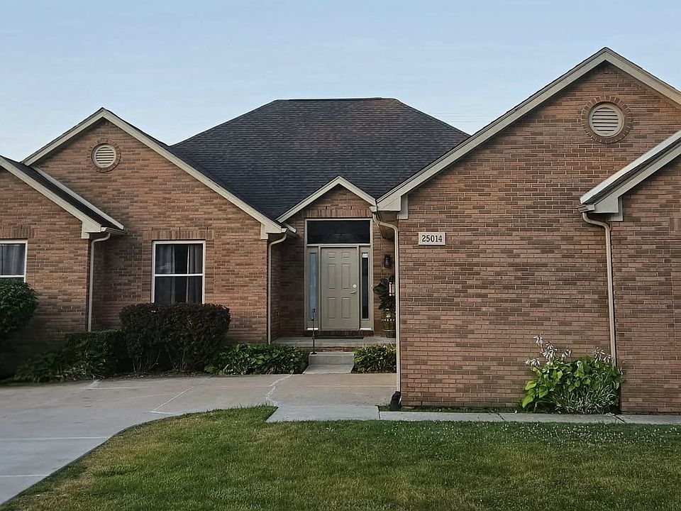 1st image of 25014 Trombley St