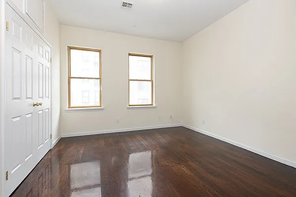 Rented by Perry Associates NYC Inc | media 17