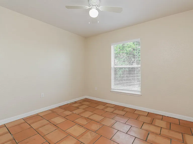 1001 Gary Dr — Photo 14