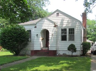 36 College Ave, Carthage, IL 62321