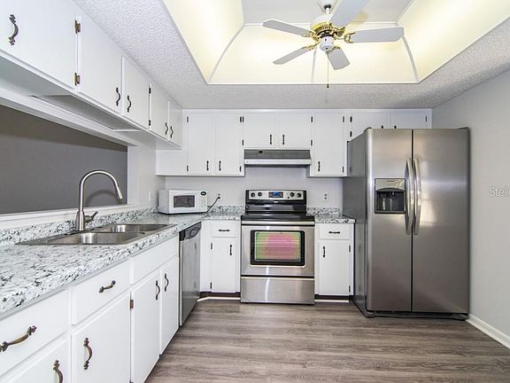 4th image of 38220 Boxwood Dr