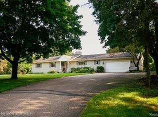 941 Old Sorrel Dr, Lapeer, MI 48446