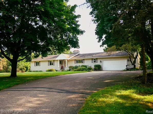 941 Old Sorrel Dr, Lapeer, MI 48446