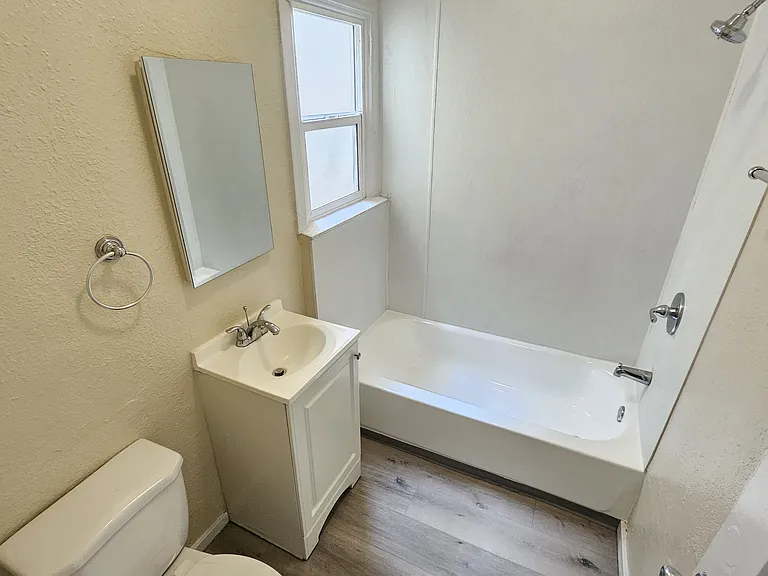 1185 E Vernon Ave #20 — Photo 6