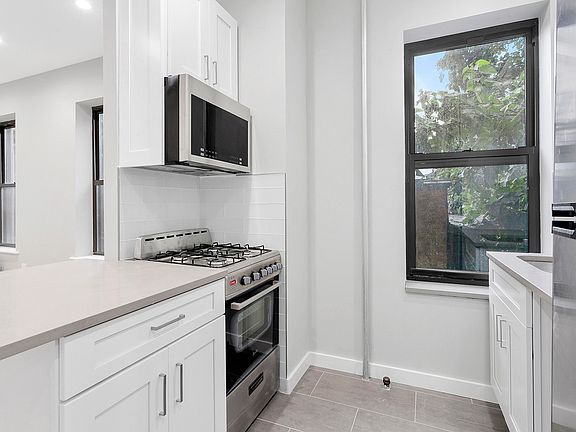 3rd image of 482 Tompkins Ave #2L