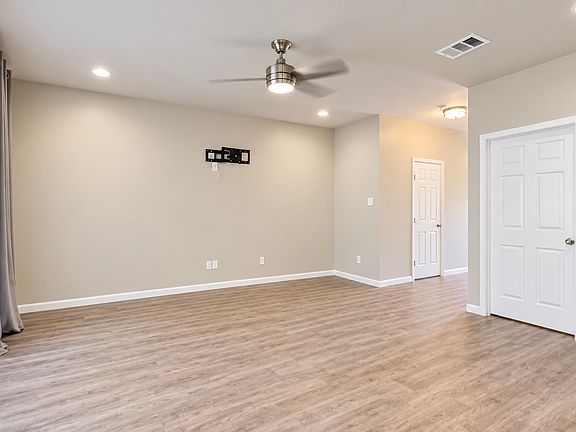 5th image of 2407 Lee Ave