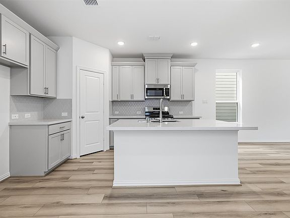4th image of 2218 Villa Clara Dr