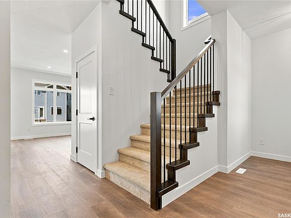 4th image of 251 Doran WAY