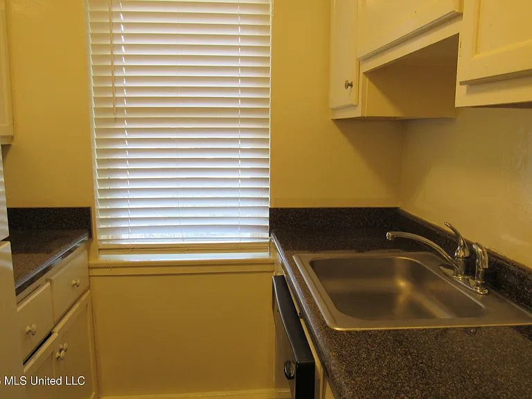 1043 Poplar Blvd #C2 — Photo 6