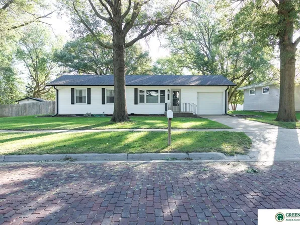 901 S Hutchins Ave, York, NE 68467