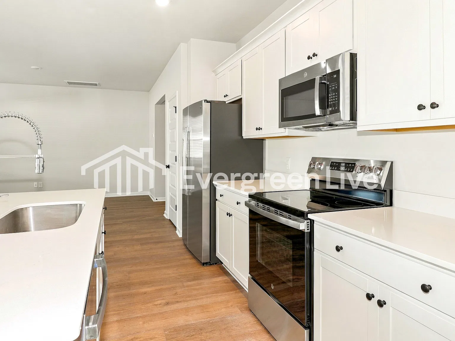 4 bed, 2.5 bath, 1825 sqft, $1,705 — Photo 4