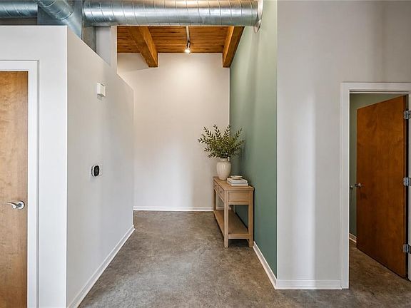 2nd image of 712 Broadway Blvd #406