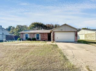 6421 Wakefield Rd, North Richland Hills, TX 76182