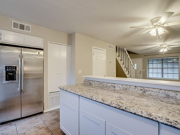 4th image of 921 W University Dr Unit 1040