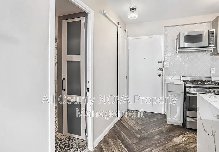 922 24th St NW #301 — Photo 13