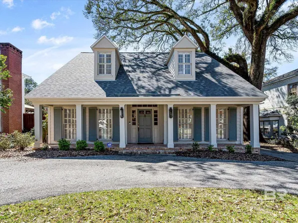 3921 McGregor Ct, Mobile, AL 36608