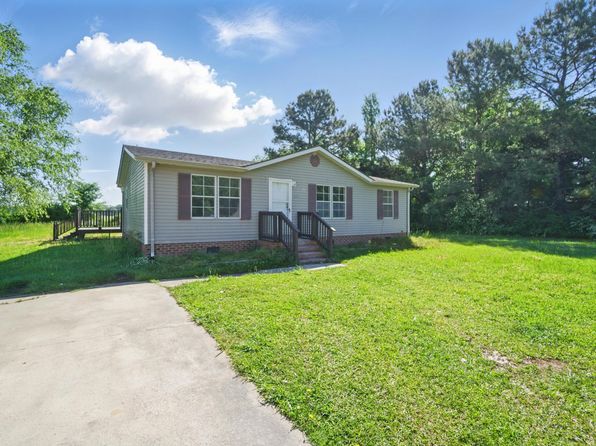 3016 Crystal Lake Dr, Elizabeth City, NC 27909