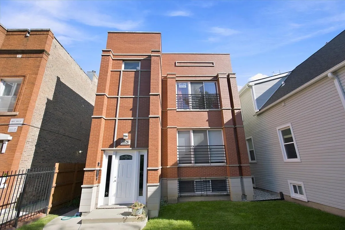 3 bed, 1200 sqft, $2,350 — Photo 1
