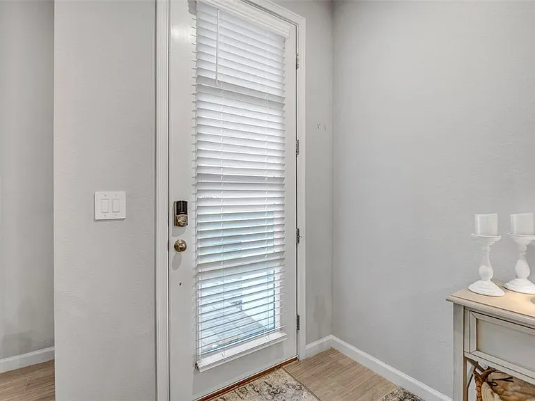 5886 Timberdale Ave — Photo 21