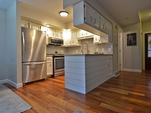 4th image of 853 W McKinley Rd