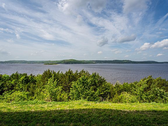5th image of 730 Emerald Pointe Drive #235