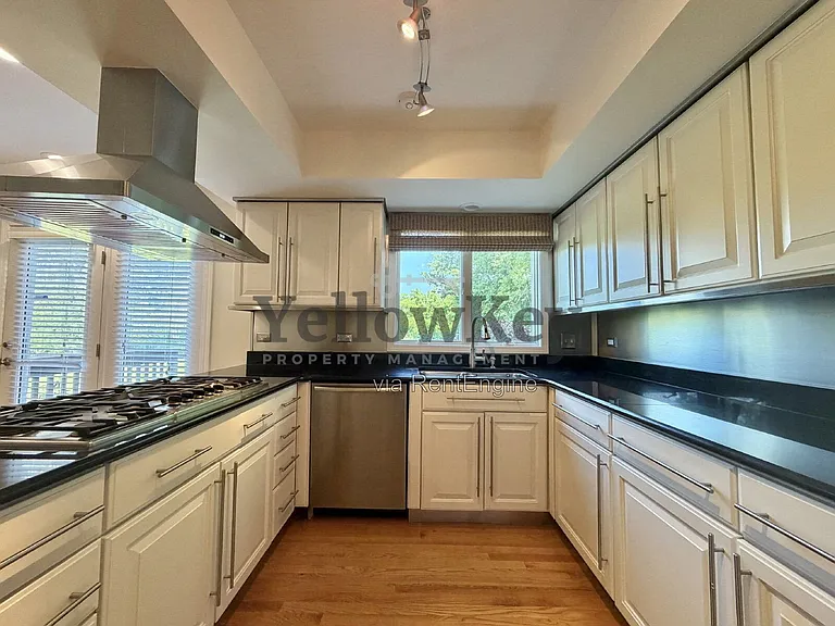11121 Indian Woods Dr — Photo 8