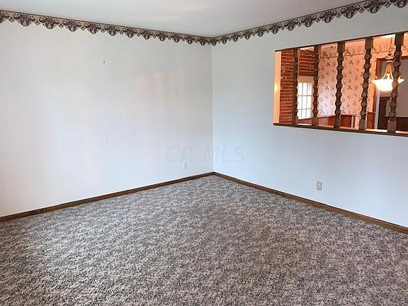 4th image of 1389 Clydesdale Ave
