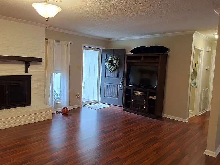 14989 Martel Rd — Photo 2