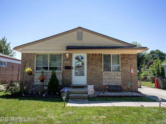 19566 Heckman St, Clinton Township, MI 48035