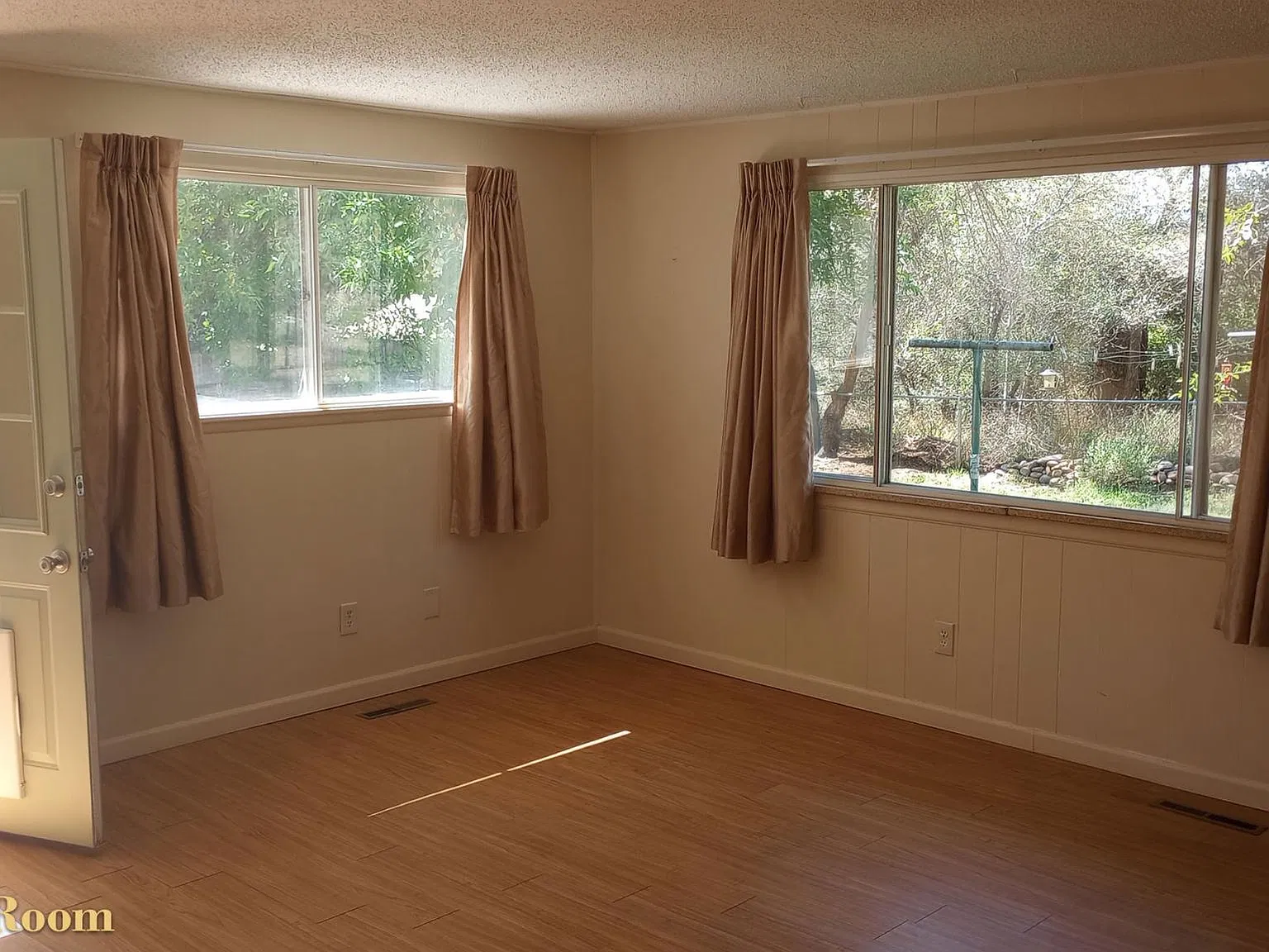 3 bed, 1144 sqft, $2,400 — Photo 4