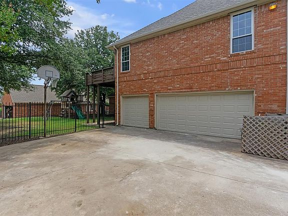 5th image of 2305 Woodmont Cir