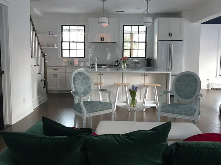 42 Saint Johns Ave — Photo 2