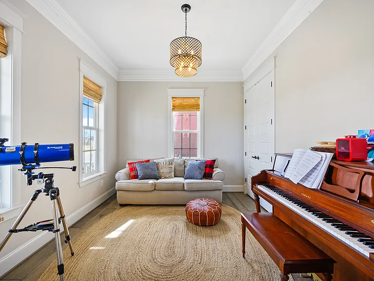 6063 Chester Way — Photo 31