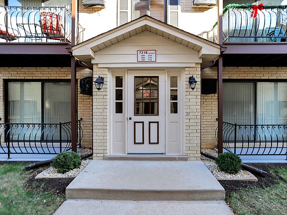 2nd image of 7218 W Wrightwood Ave APT 210