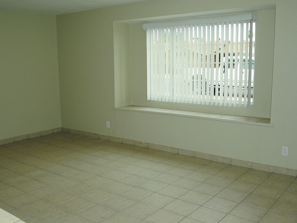 2nd image of 3538 W Lamar Rd